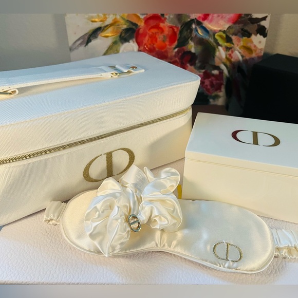 Dior Accessories - NEW! Dior beauty VIP Vanity kit